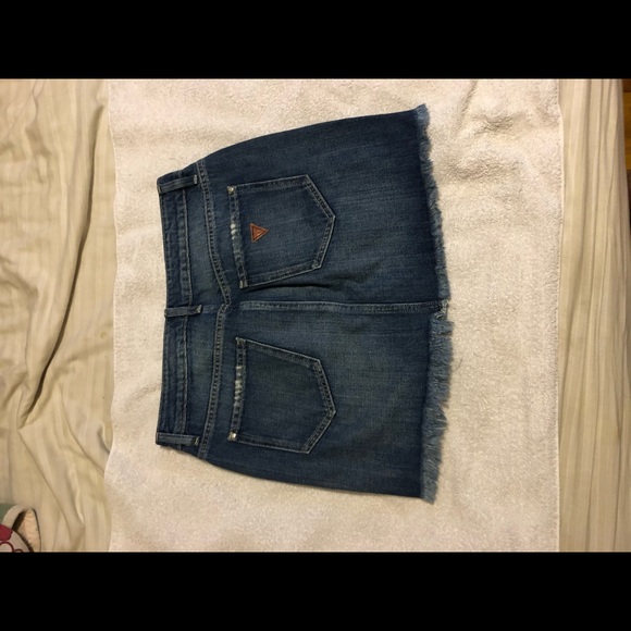 Guess mini jean skirt - Picture 2 of 5